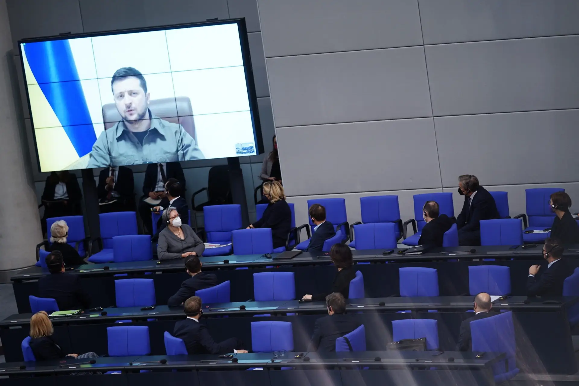 Presidente Zelensky apela à Alemanha para não deixar que “novo muro” divida a Europa