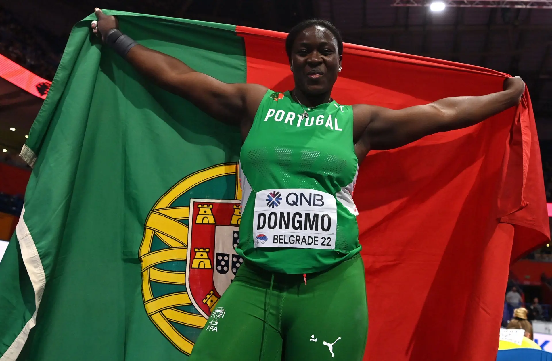 Auriol Dongmo sagra-se campeã mundial de lançamento do peso em pista coberta