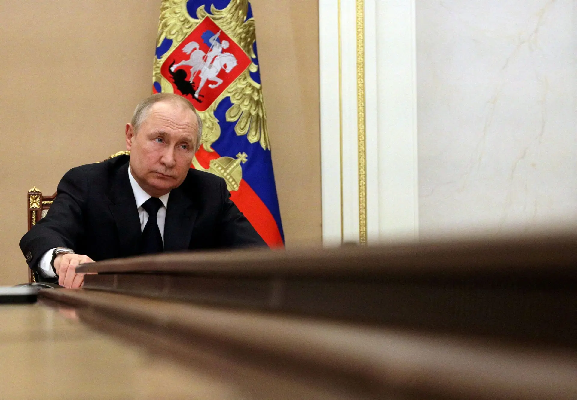 Putin proíbe residentes russos de comprar ações de empresas estrangeiras