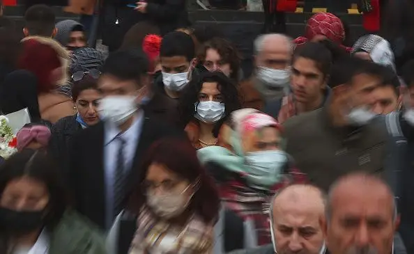 Covid-19: incidência de novos casos volta a subir na Europa