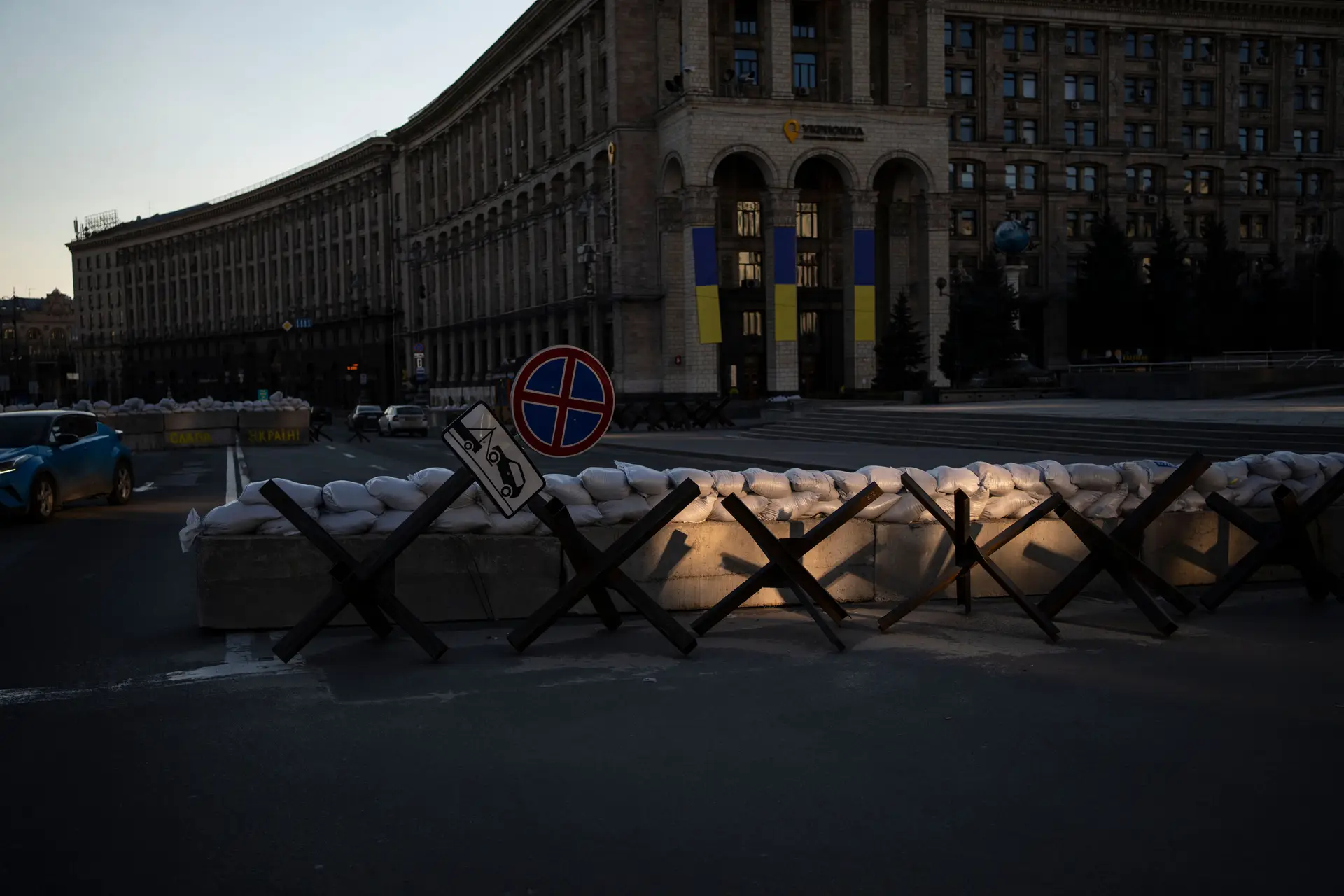 Guerra na Ucrânia: ataque ao teatro de Mariupol não terá feito mortes, Macron e Scholz pedem cessar-fogo a Putin