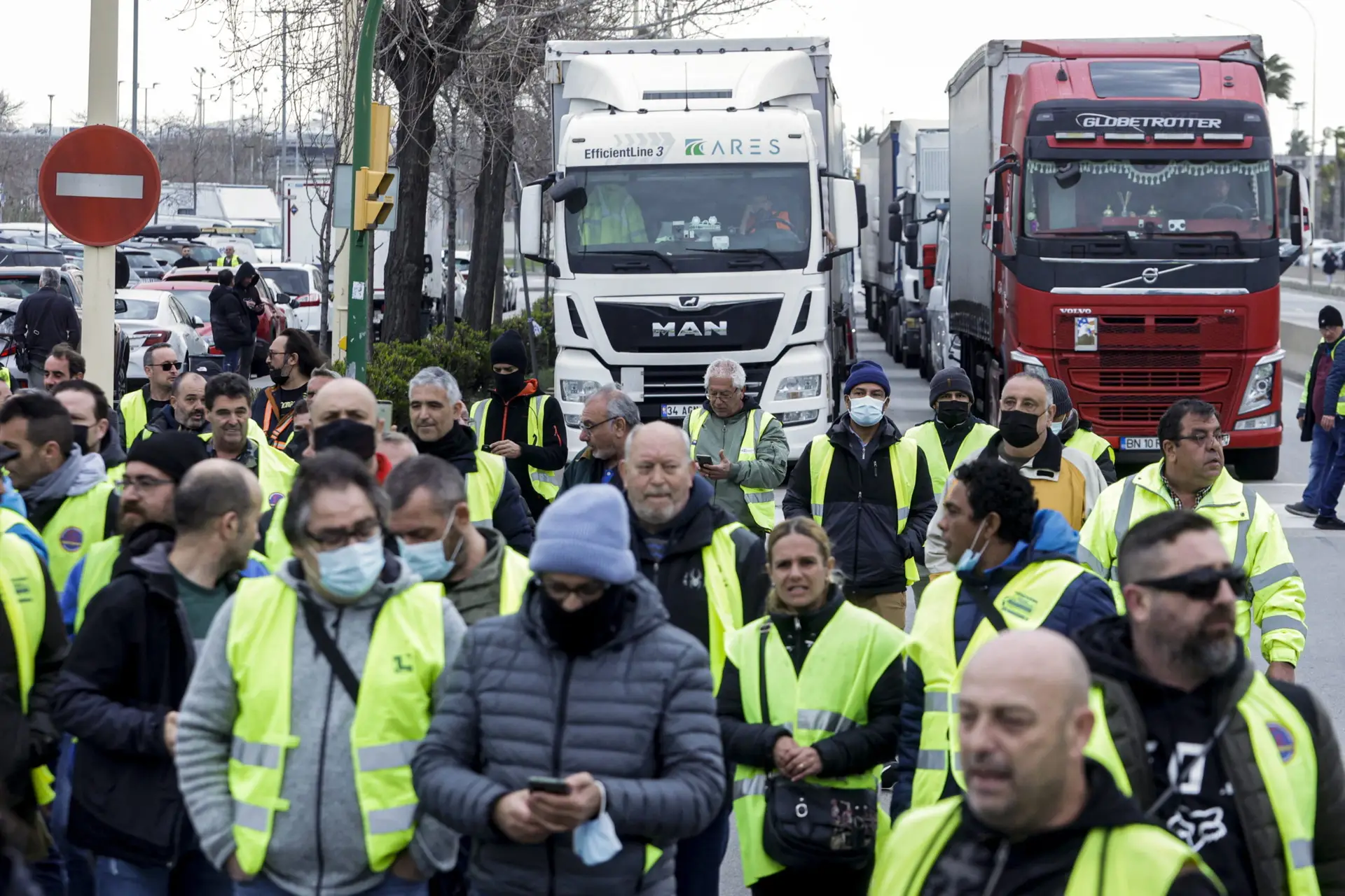Greve de motoristas em Espanha causa prejuízos de centenas de milhões de euros 