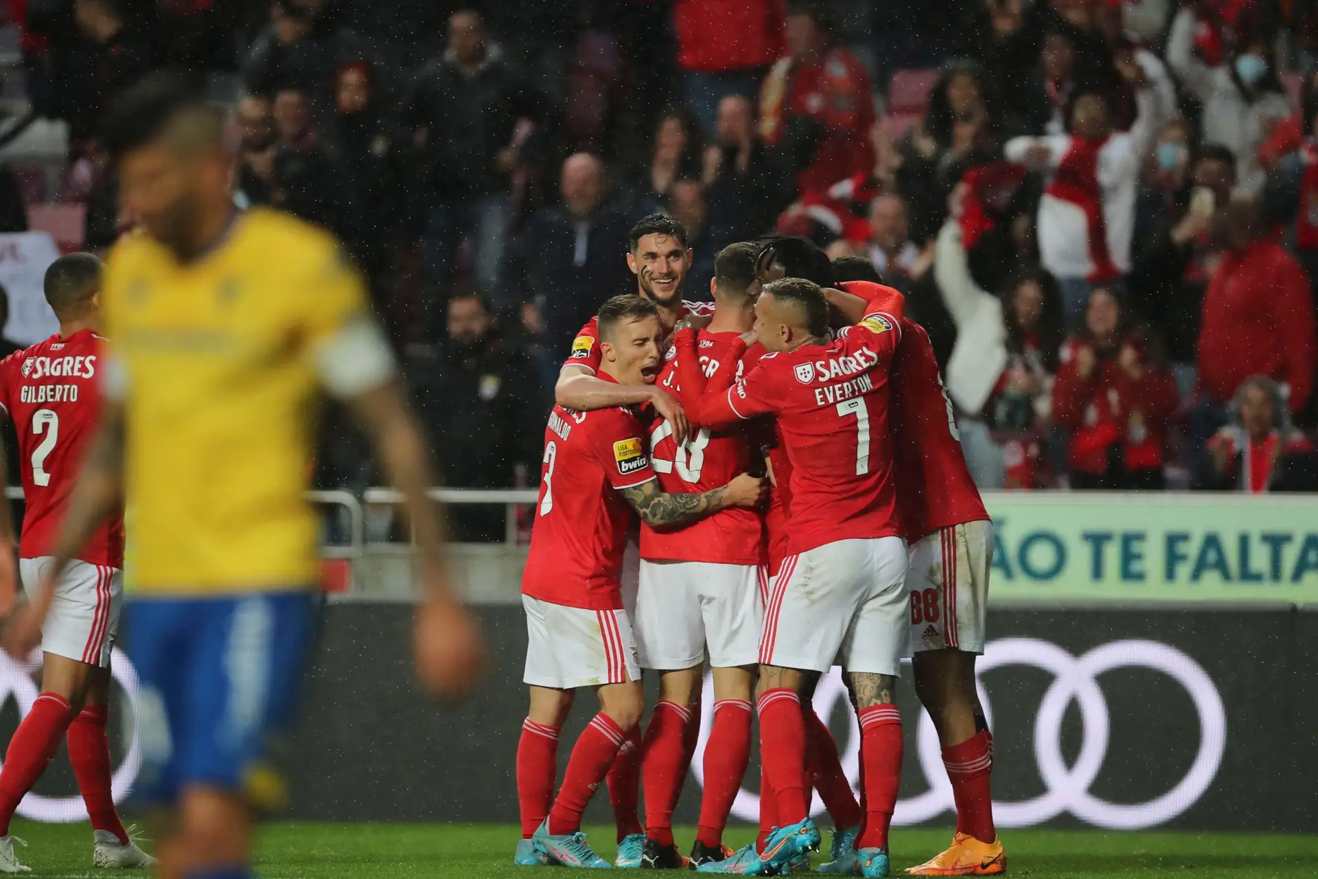 Benfica Vence Estoril No Estádio Da Luz - SIC Notícias