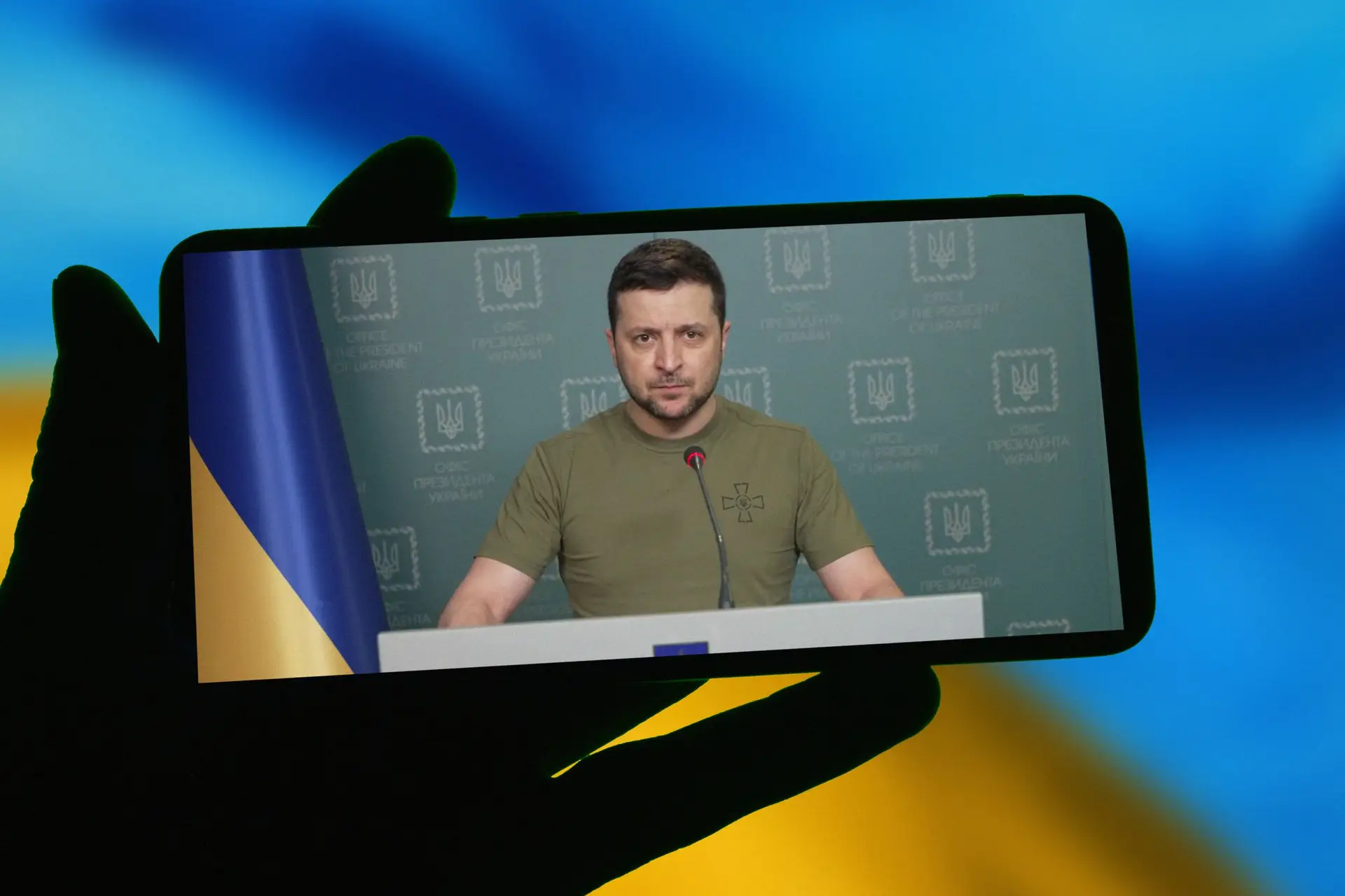 “Vocês têm a força”: Zelensky pede à União Europeia o fim do comércio com a Rússia