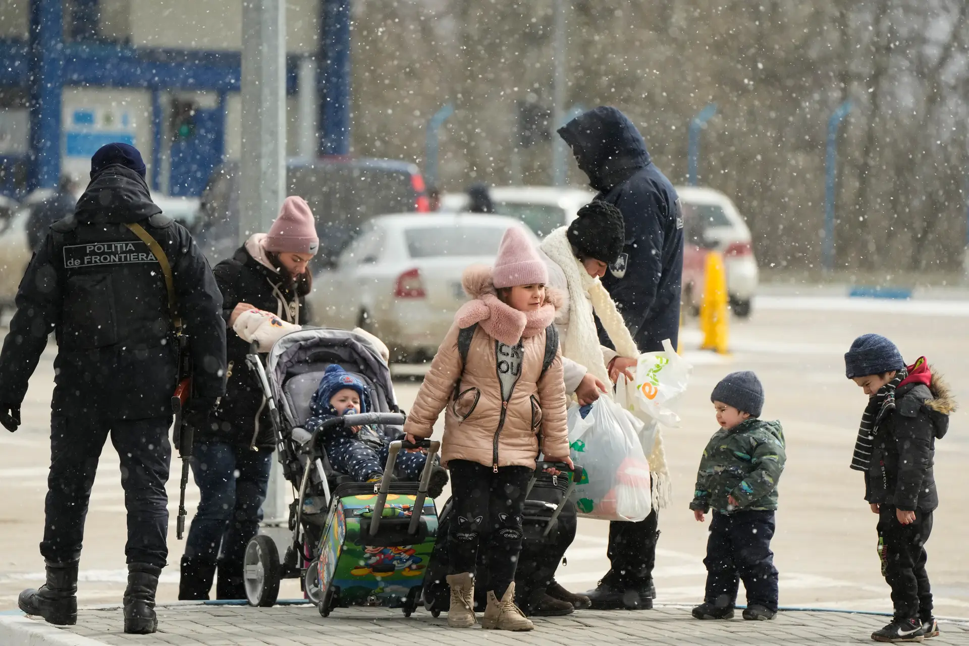 Refugiados ucranianos chegam à Polónia com o sonho de voltar ao país de origem