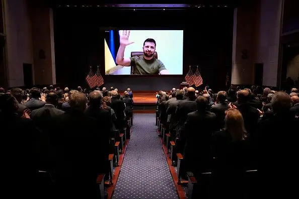 Zelensky discursa esta terça-feira perante o parlamento de Tóquio
