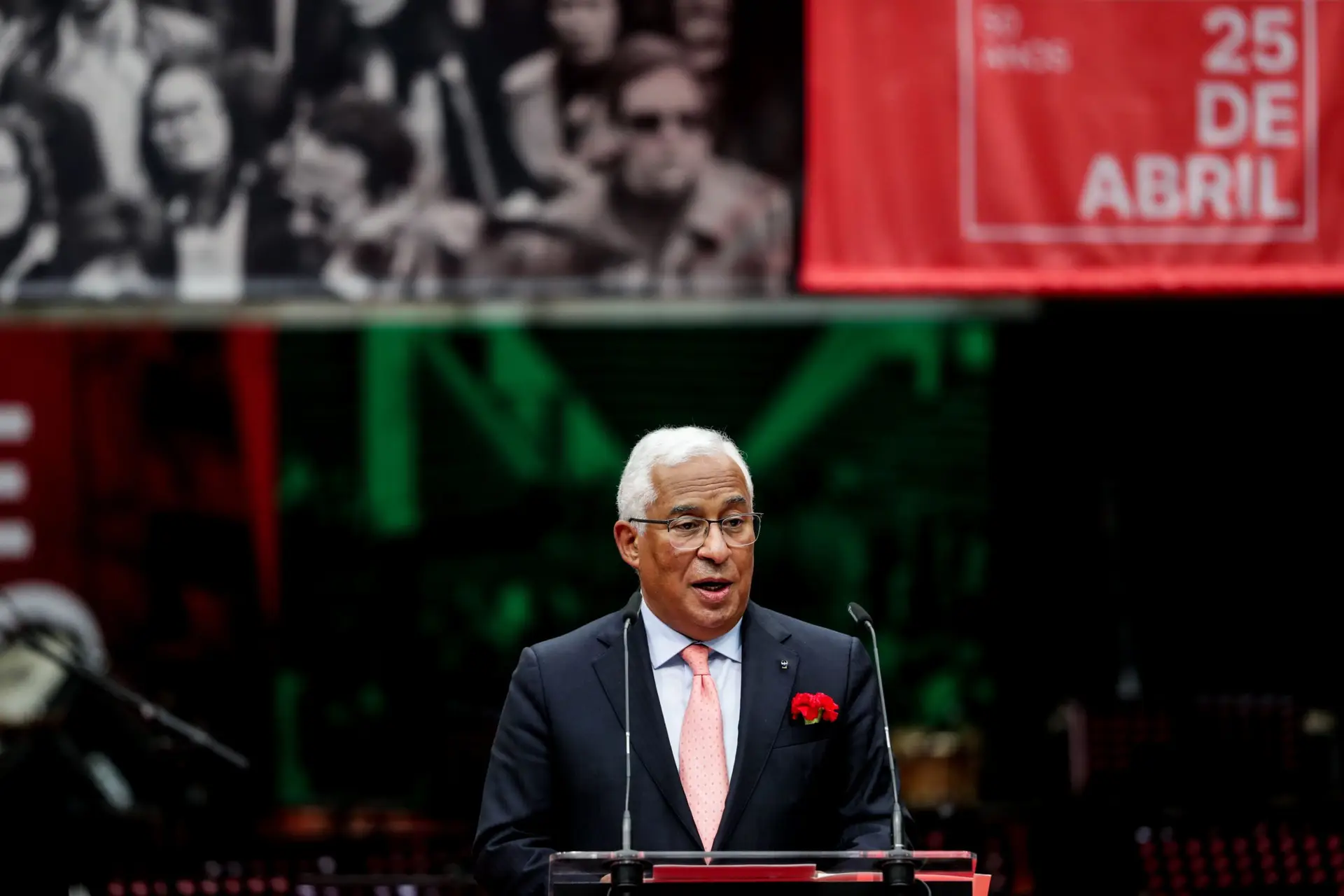 25 de Abril: Liberdade e democracia “nunca estão imunes a ameaças”, avisa Costa
