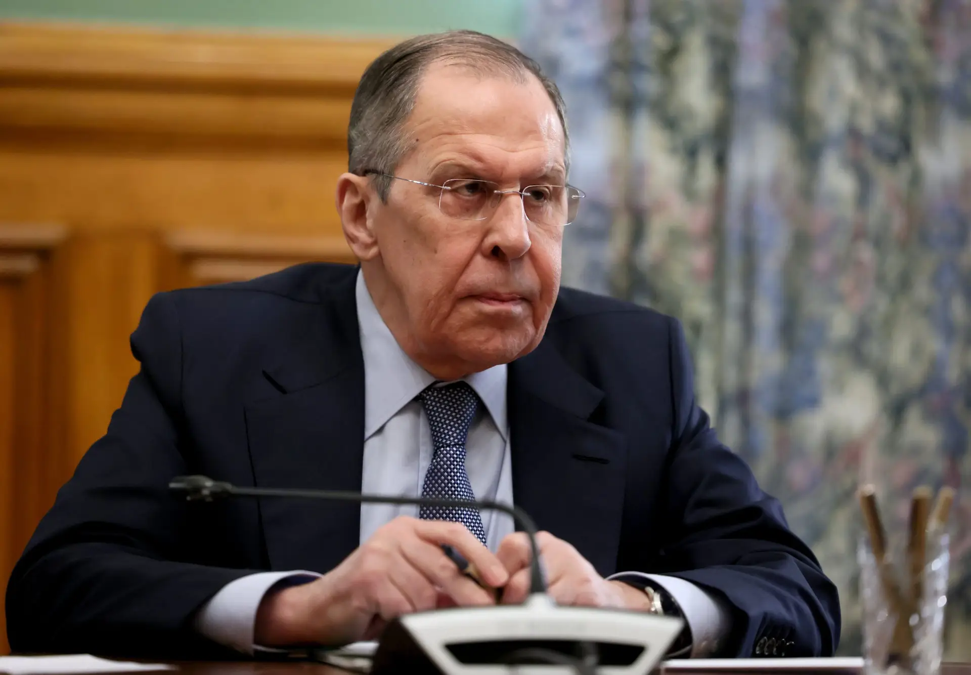 Ministro dos Negócios Estrangeiros da Rússia acusa EUA de prolongarem a guerra na Ucrânia