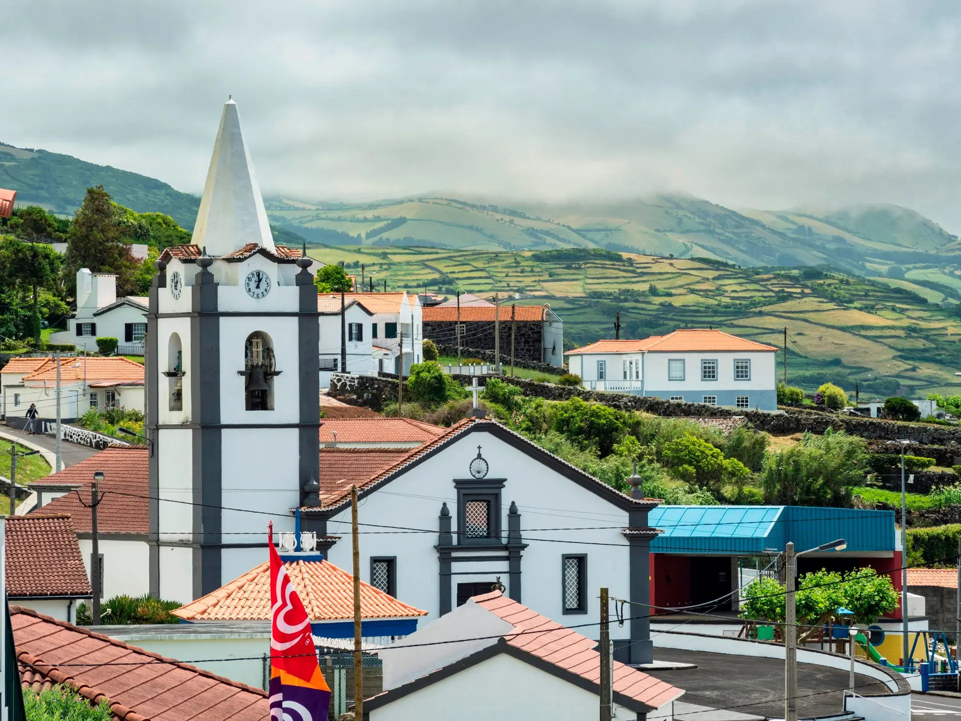 Reforçados meios aéreos e marítimos para ilha de São Jorge devido a atividade sísmica