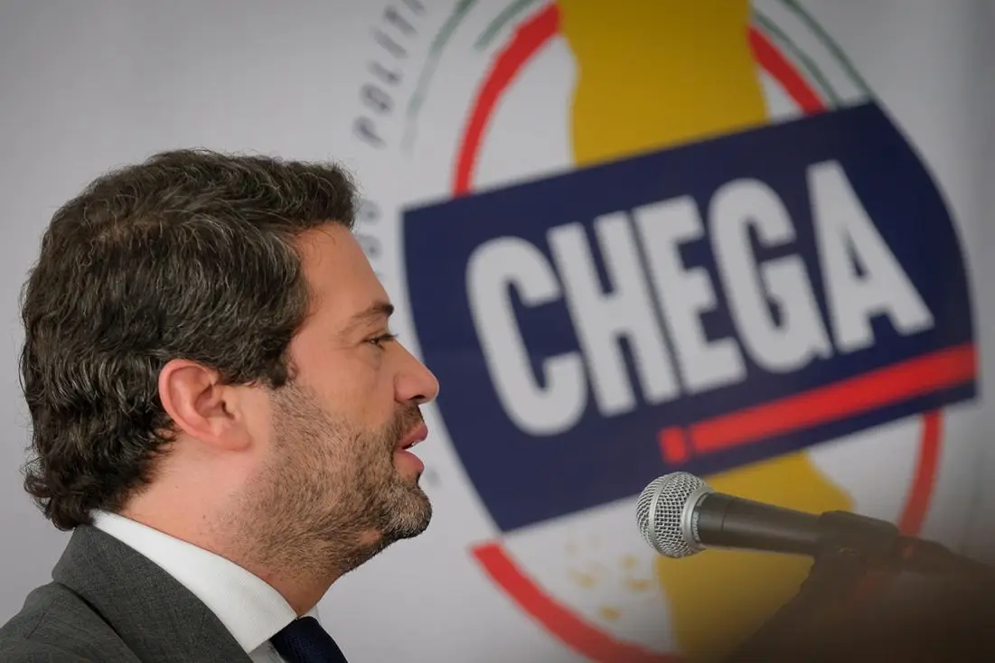 Chega aponta “confusão entre Estado e máquina do PS” e critica saída de Santos Silva