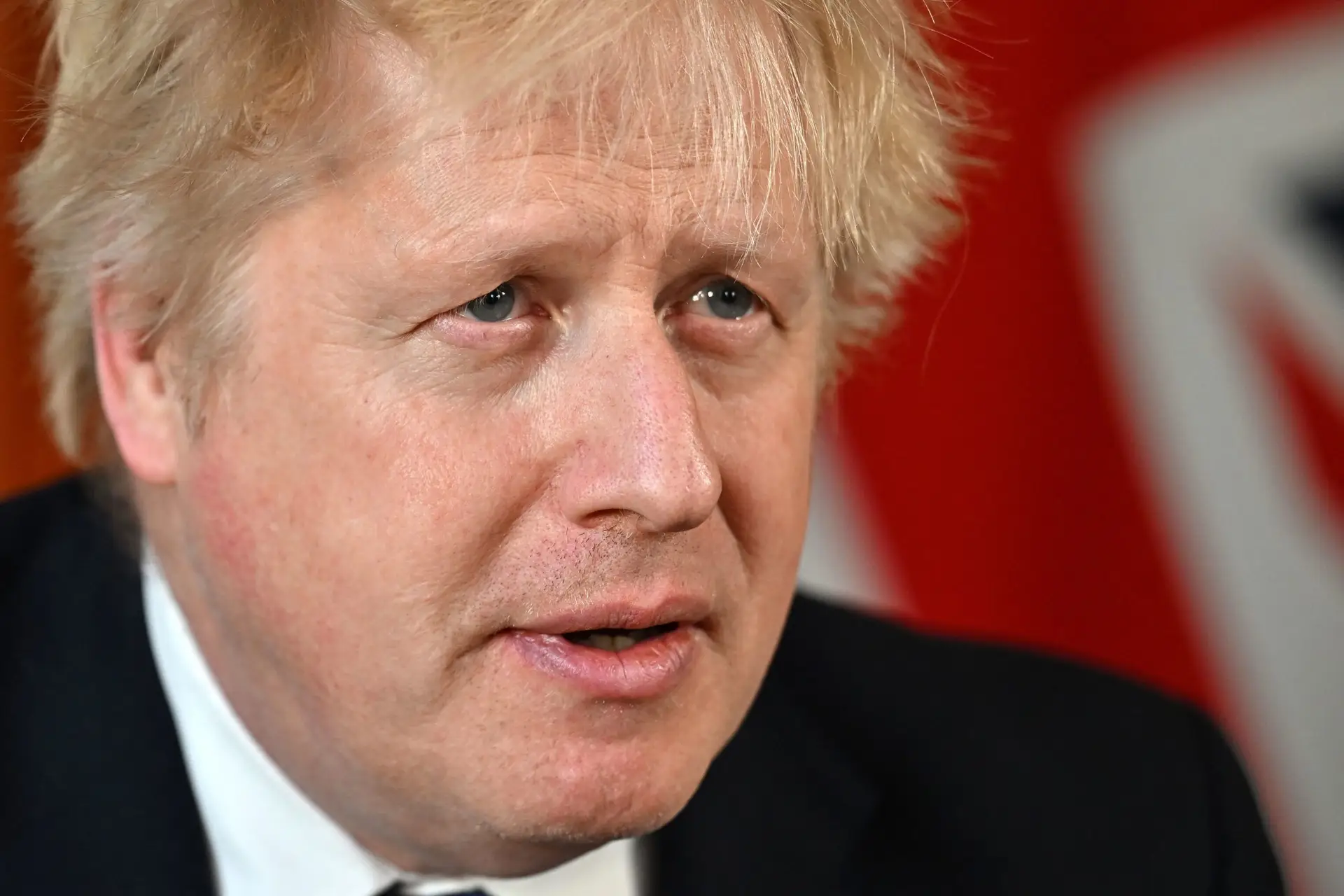 Boris Johnson acusa Putin de ter ultrapassado linha vermelha em barbárie