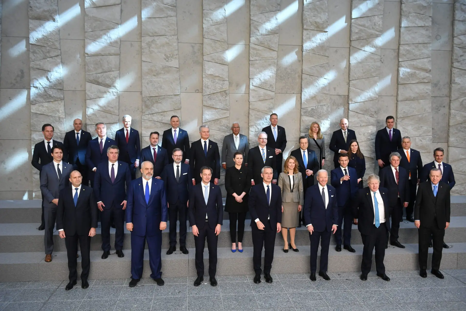 NATO mantém posição de reforço da defesa no leste da Europa