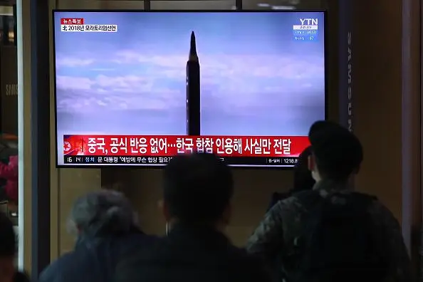 Coreia do Norte lança novo míssil em direção ao Mar do Japão