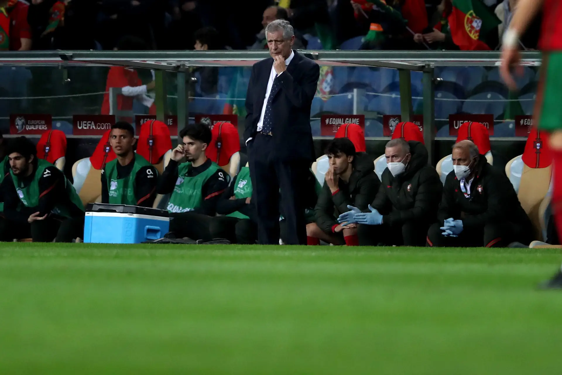 Portugal no carrossel e Trajkovski armado em Éder