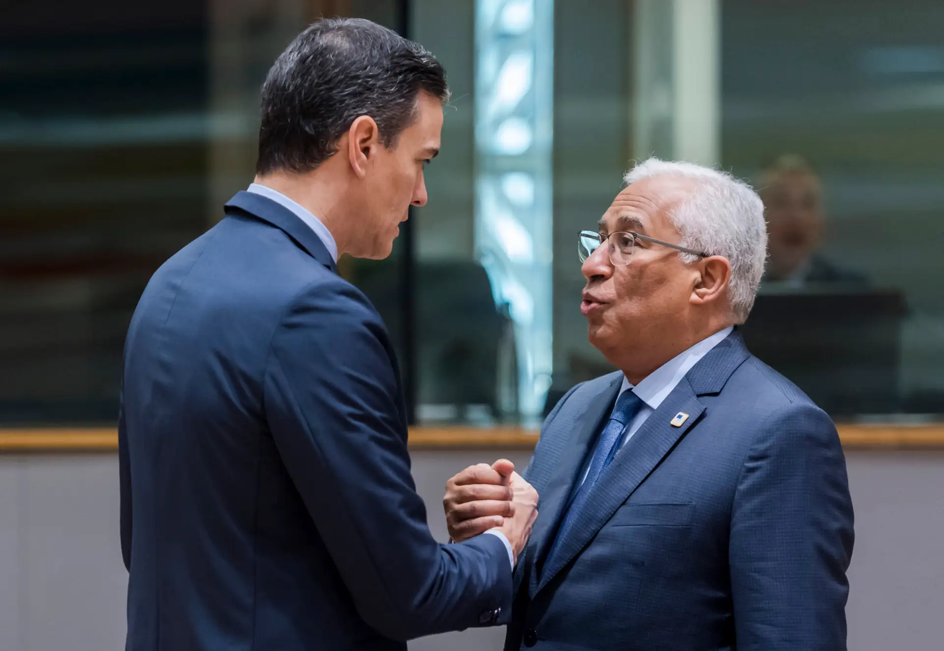 Holanda e Alemanha contestam exceção concecida a Portugal e Espanha para fixarem o preço máximo do gás