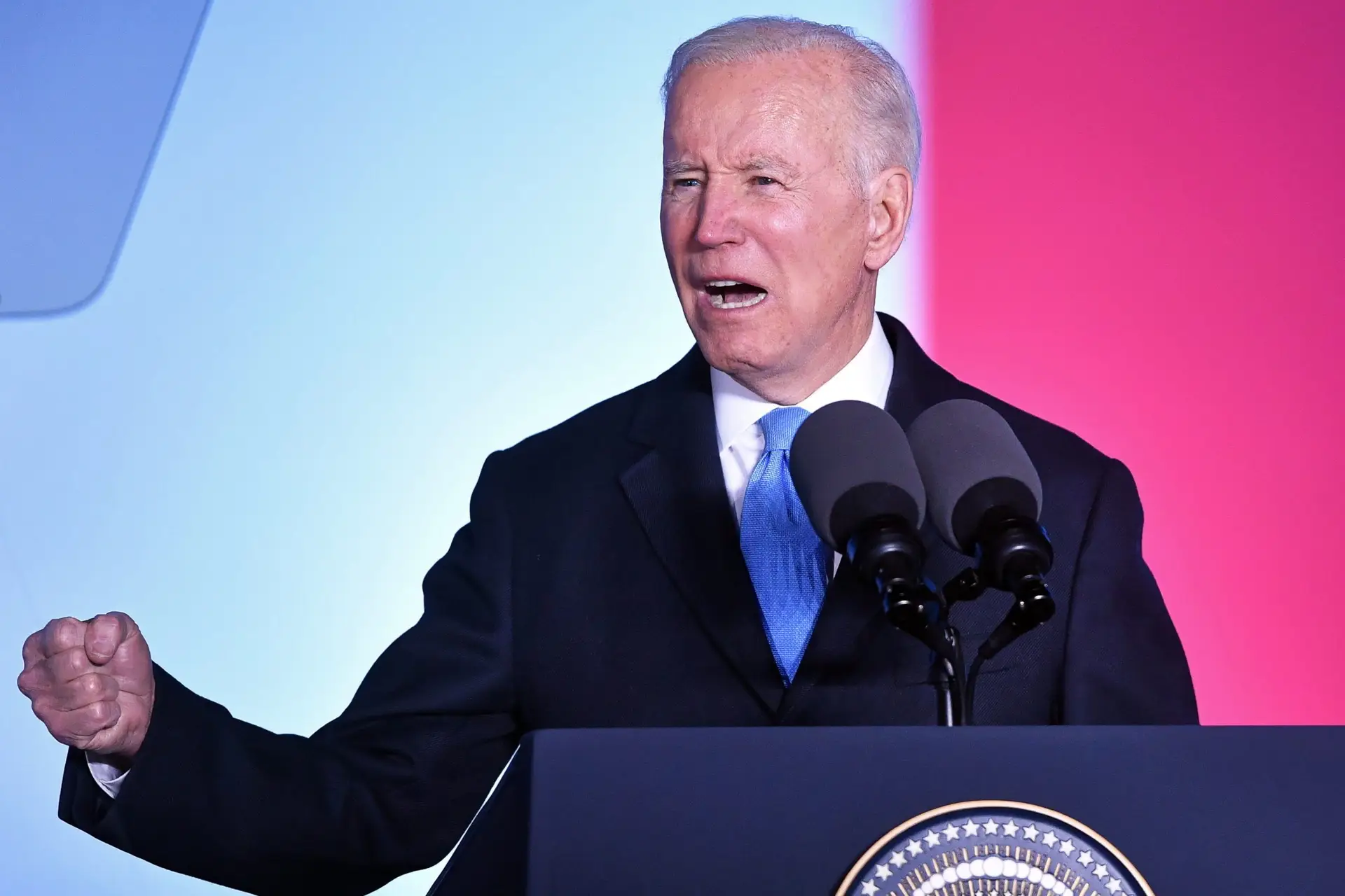 Biden diz que Putin “não pode ficar” no poder