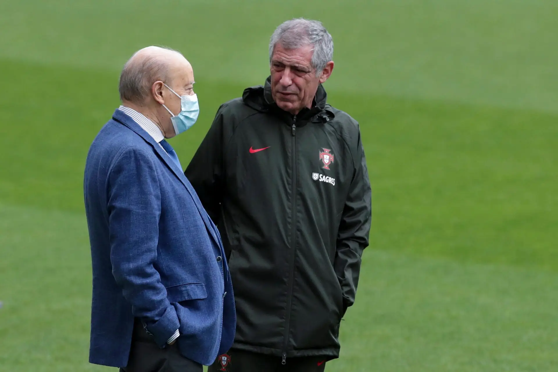 Pinto da Costa assistiu ao treino da seleção no Dragão