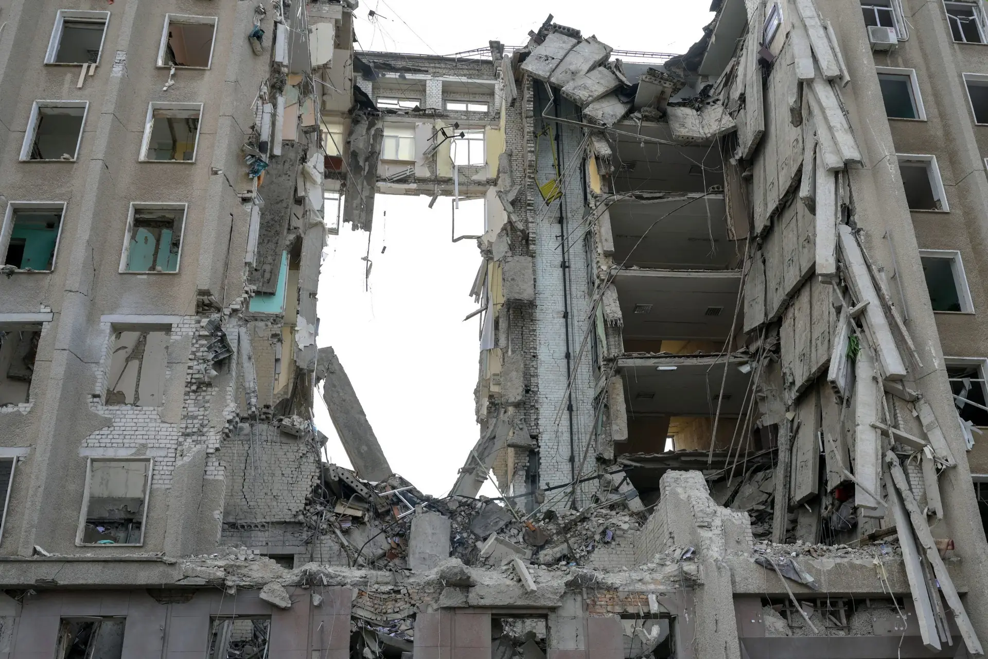 Guerra na Ucrânia: doze mortos e 33 feridos em novo balanço de ataque em Mykolaiv