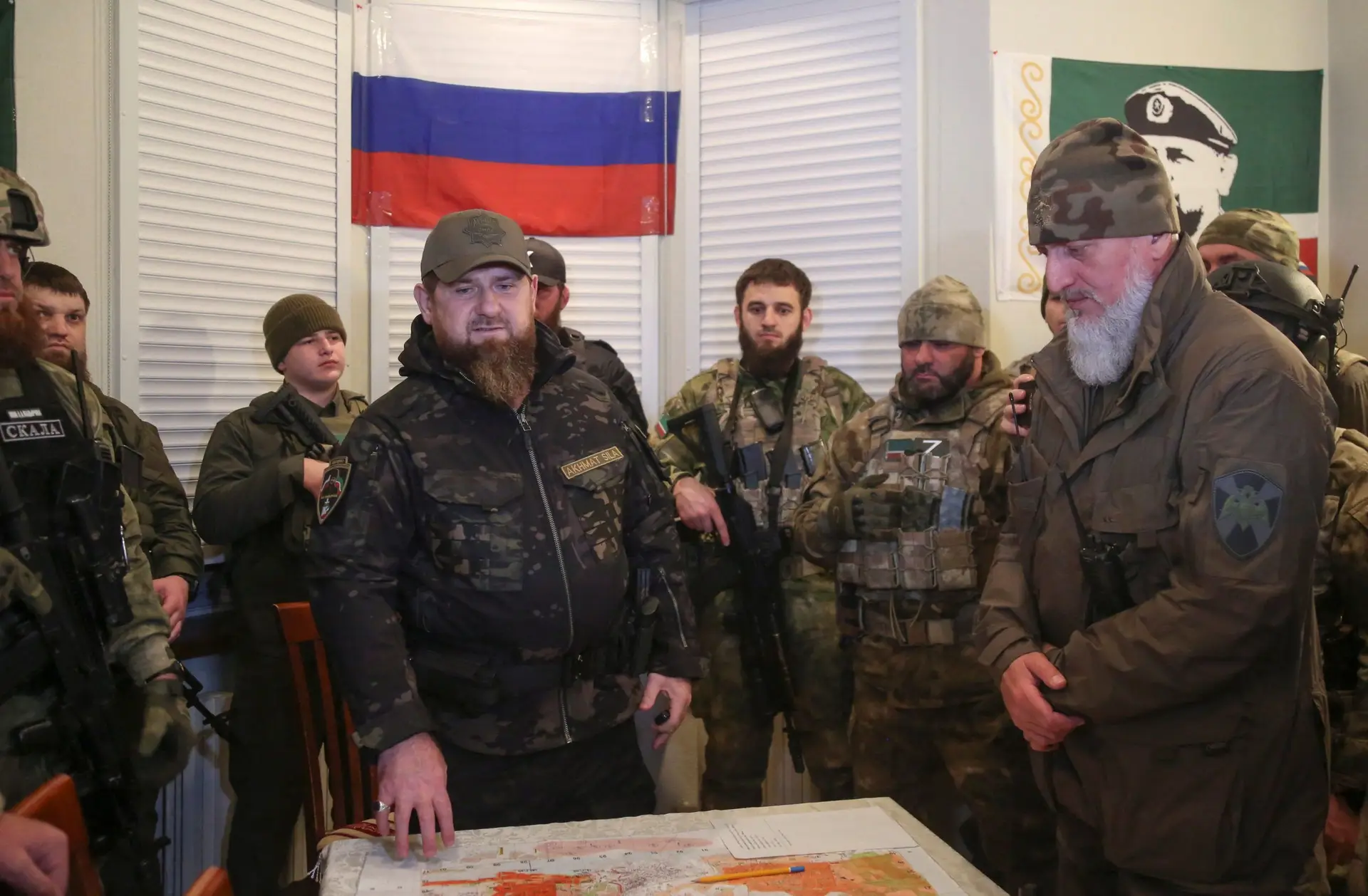 Líder checheno aparece em vídeo com tropas pró-russas em Mariupol: “Como posso ajudar o vosso grupo?”