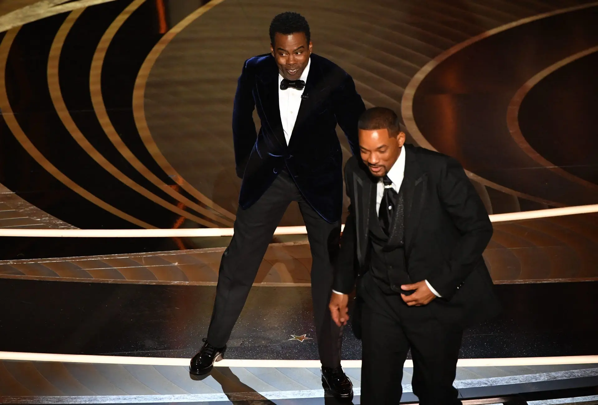 Will Smith recusou abandonar a cerimónia dos Óscares depois de agredir Chris Rock