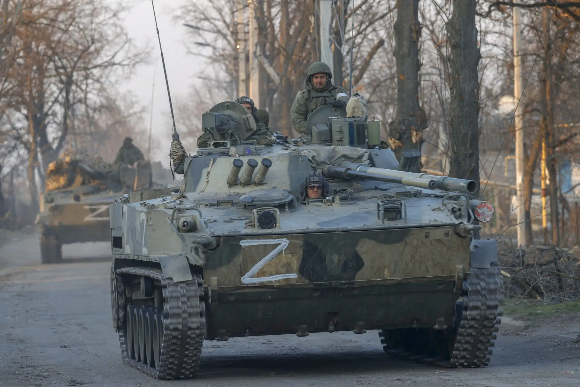 Guerra na Ucrânia: Rússia diz estar a reposicionar-se para concentrar as tropas no Donbass