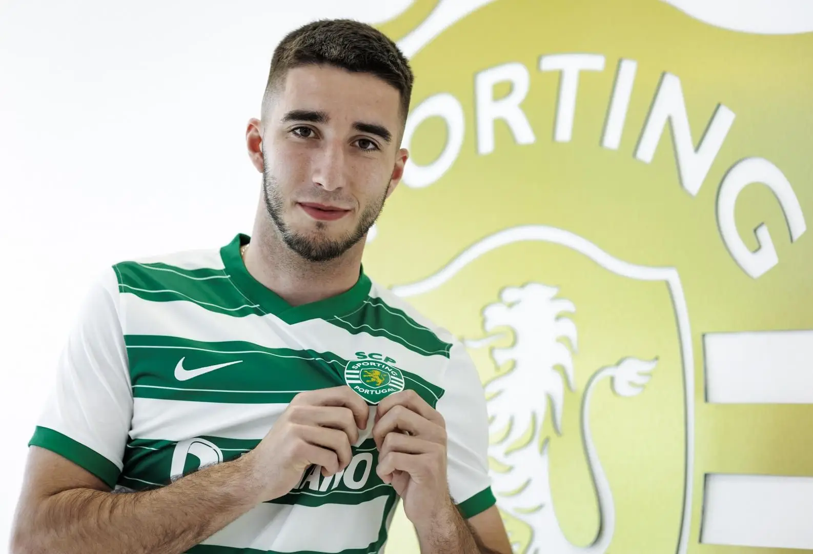 Gonçalo Inácio renova com o Sporting até 2026