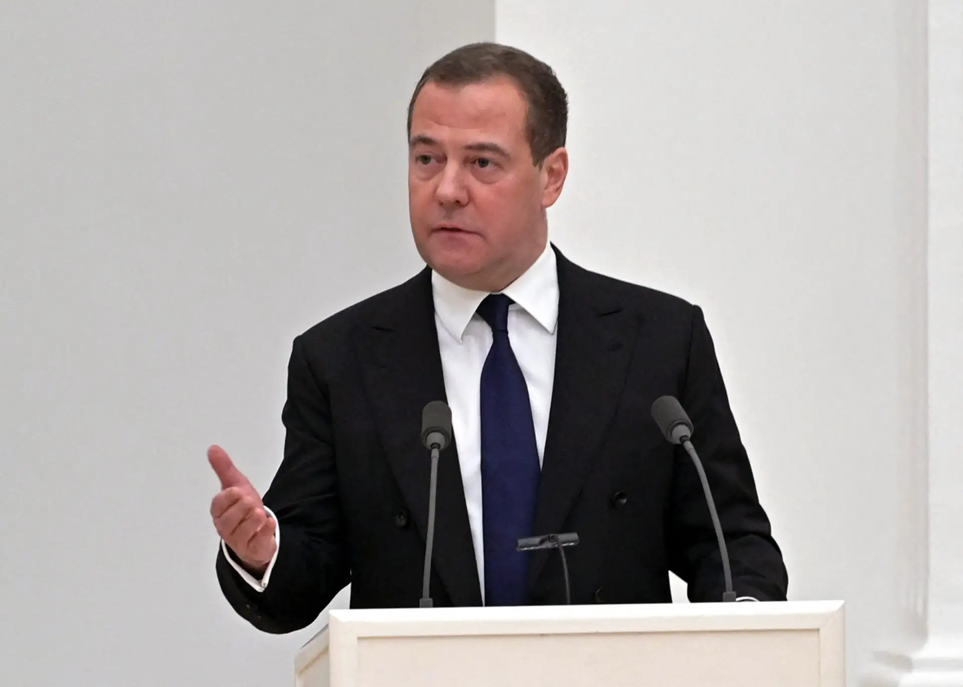 Medvedev ameaça cortar exportação de produtos agrícolas a países que não sejam “amigos”