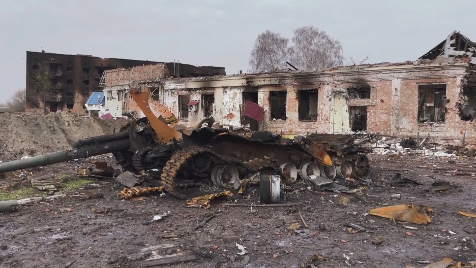 Invasão à Ucrânia: todos os edifícios de Trostyanets foram destruídos