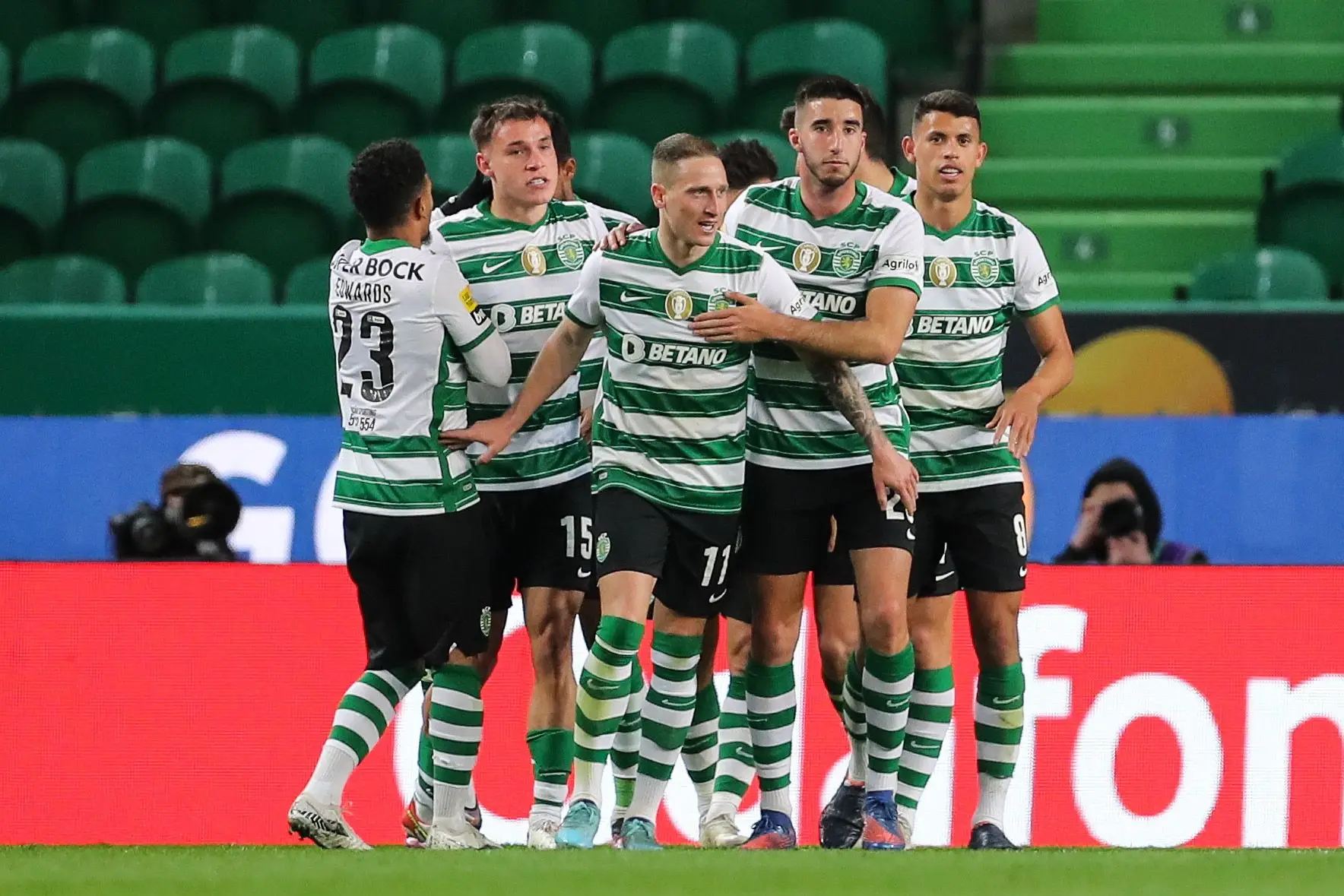 Sporting vence em casa o Paços de Ferreira por 2-0