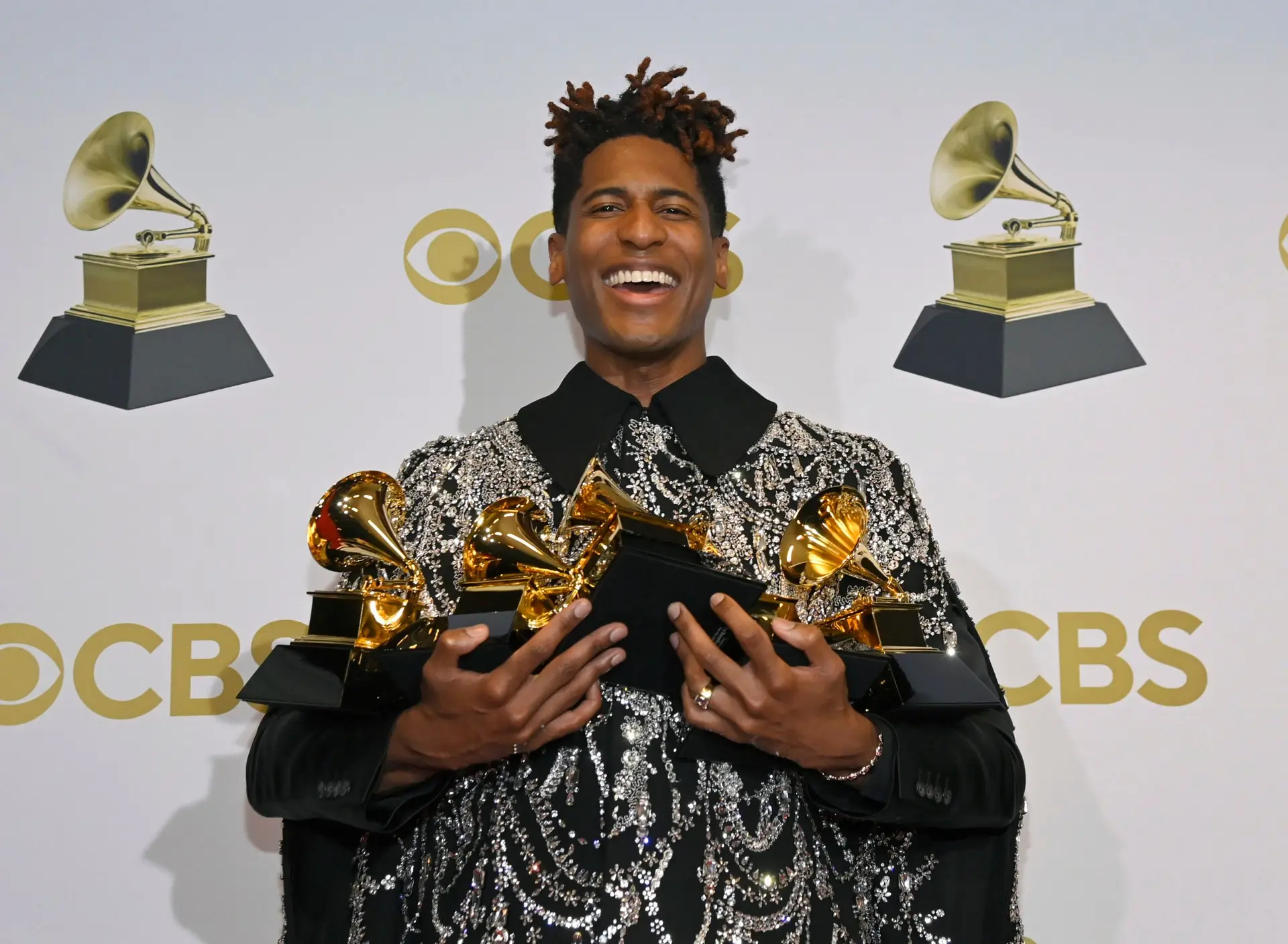 Jon Batiste, Olivia Rodrigo e Silk Sonic vencem noite dos Grammy