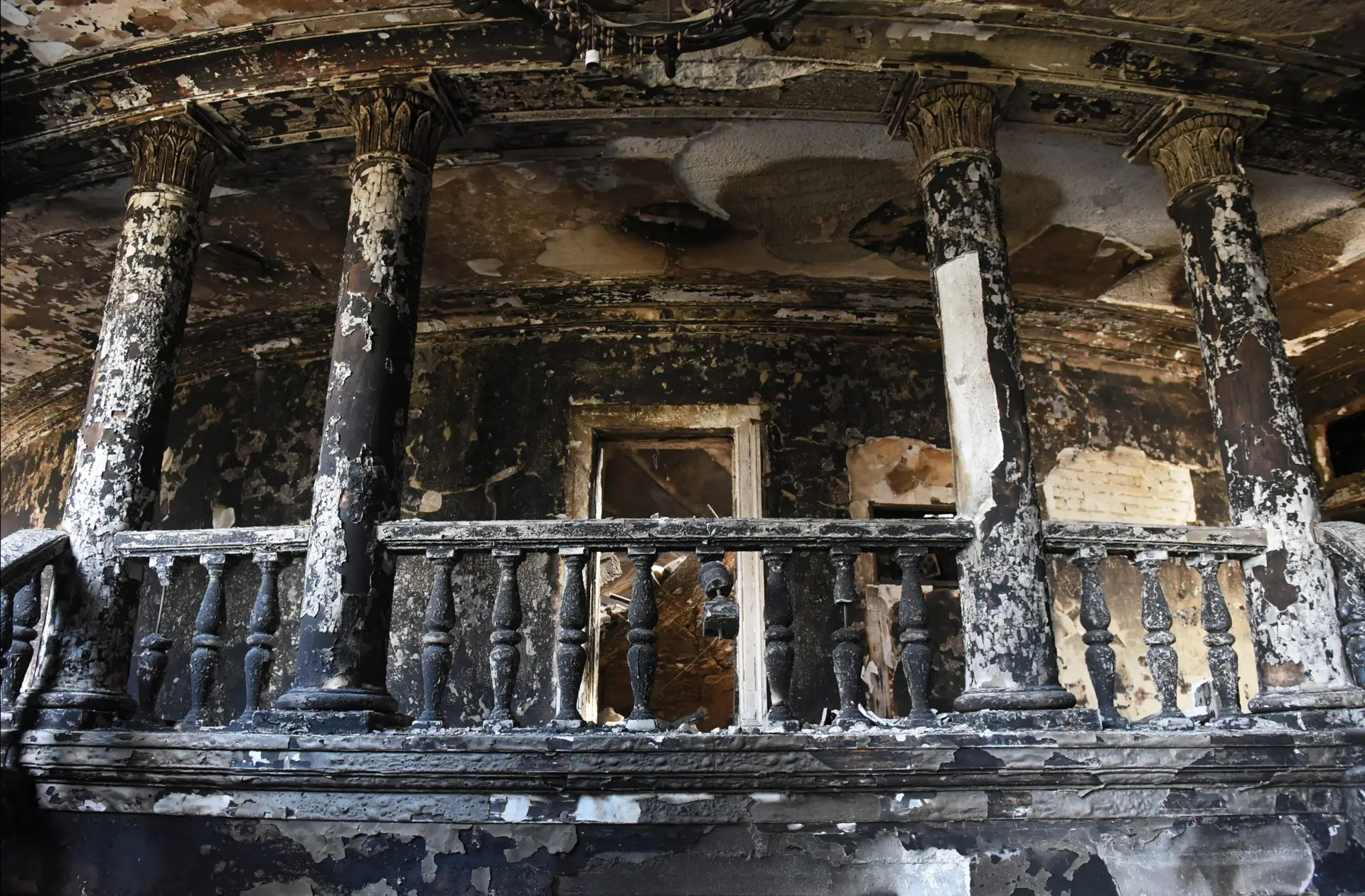 Reveladas imagens que mostram a destruição no interior do teatro bombardeado em Mariupol