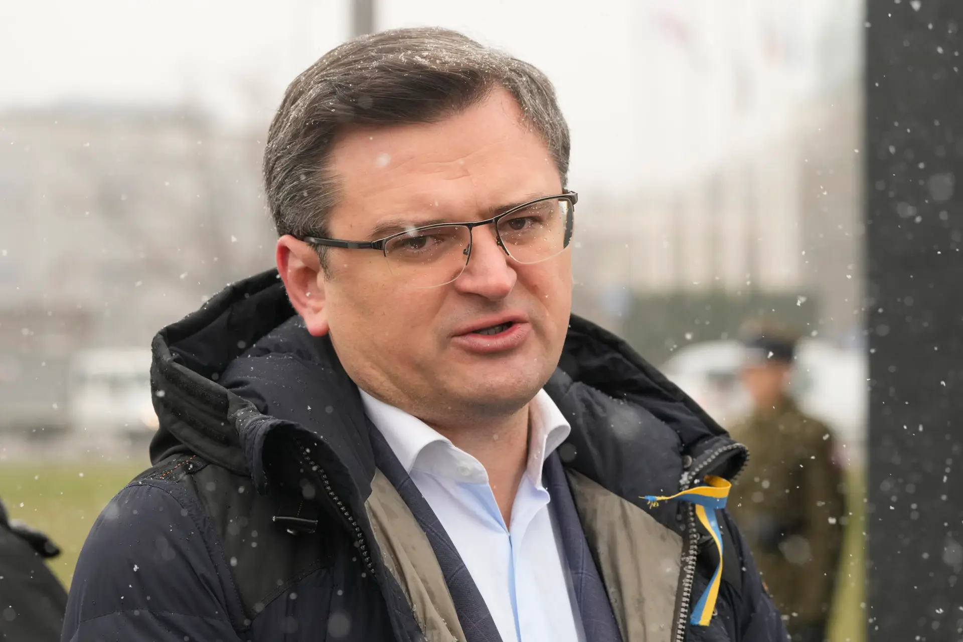 Situação em Mariupol é “muito pior” do que em Bucha, diz ministro dos Negócios Estrangeiros ucraniano