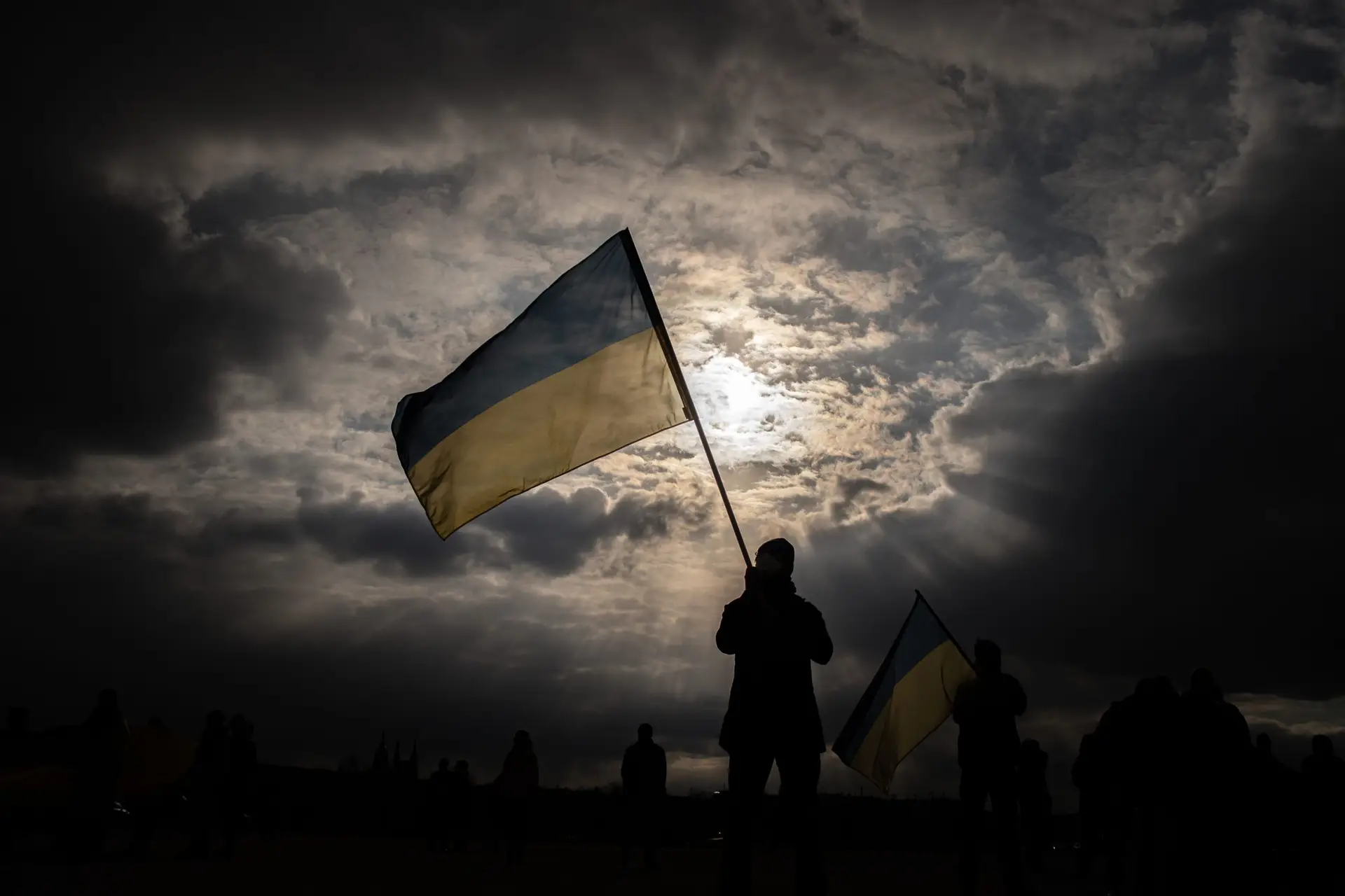 Guerra na Ucrânia: ataques aéreos e explosões atingem regiões de Lviv, Dnipropetrovsk e Lugansk