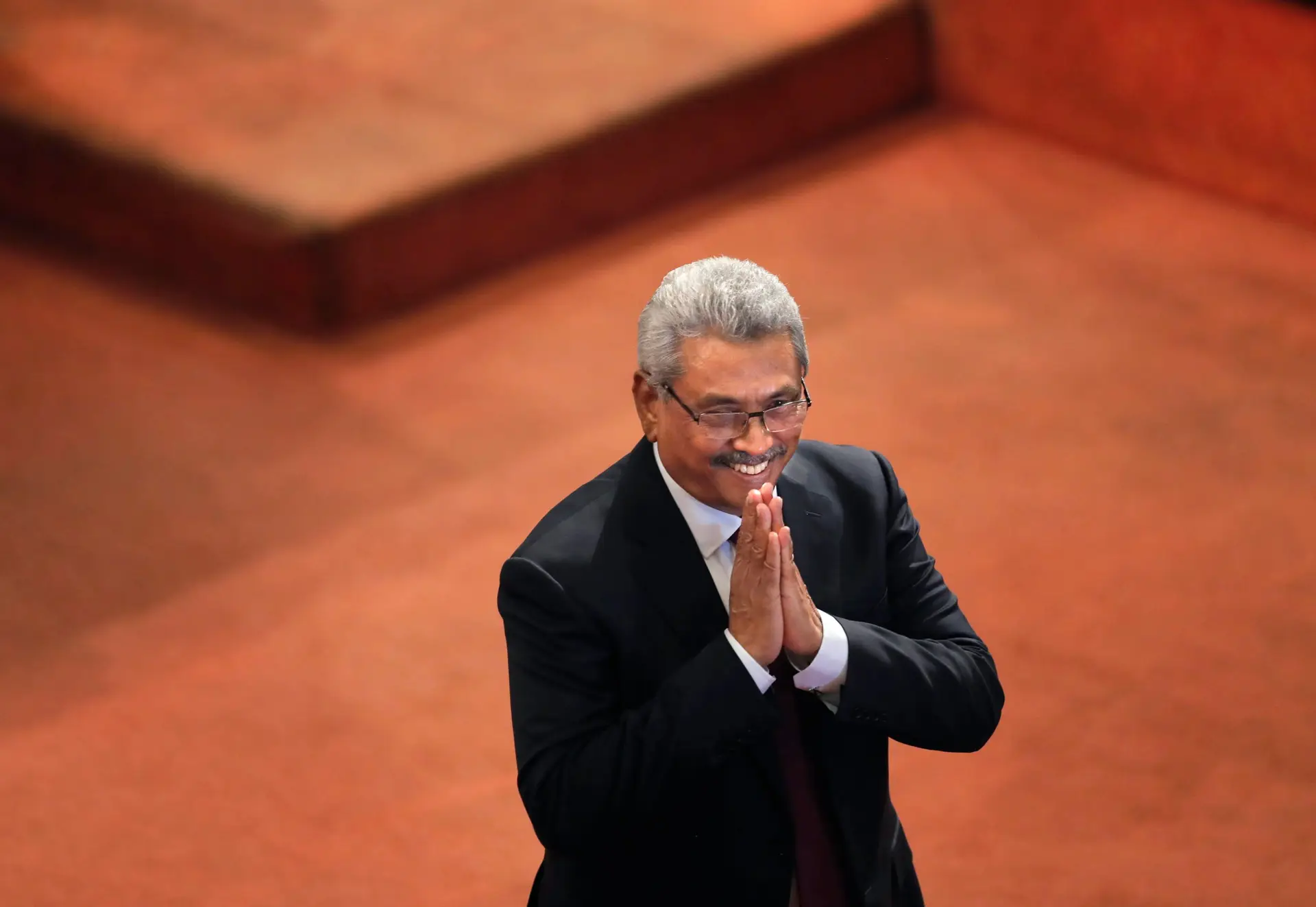 Governo do Sri Lanka descarta demissão do Presidente Rajapaksa apesar de crise política