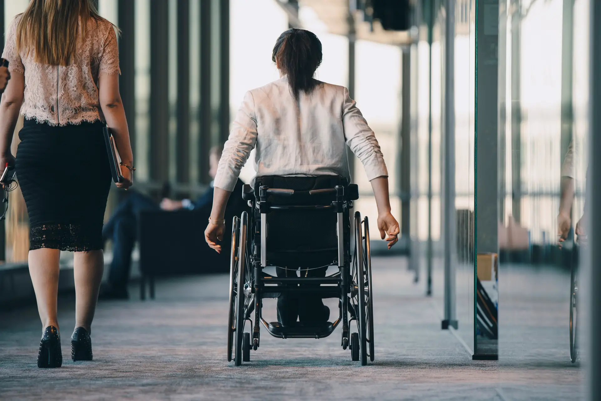 Pessoas com deficiência com maior risco de pobreza e exclusão ou discriminações