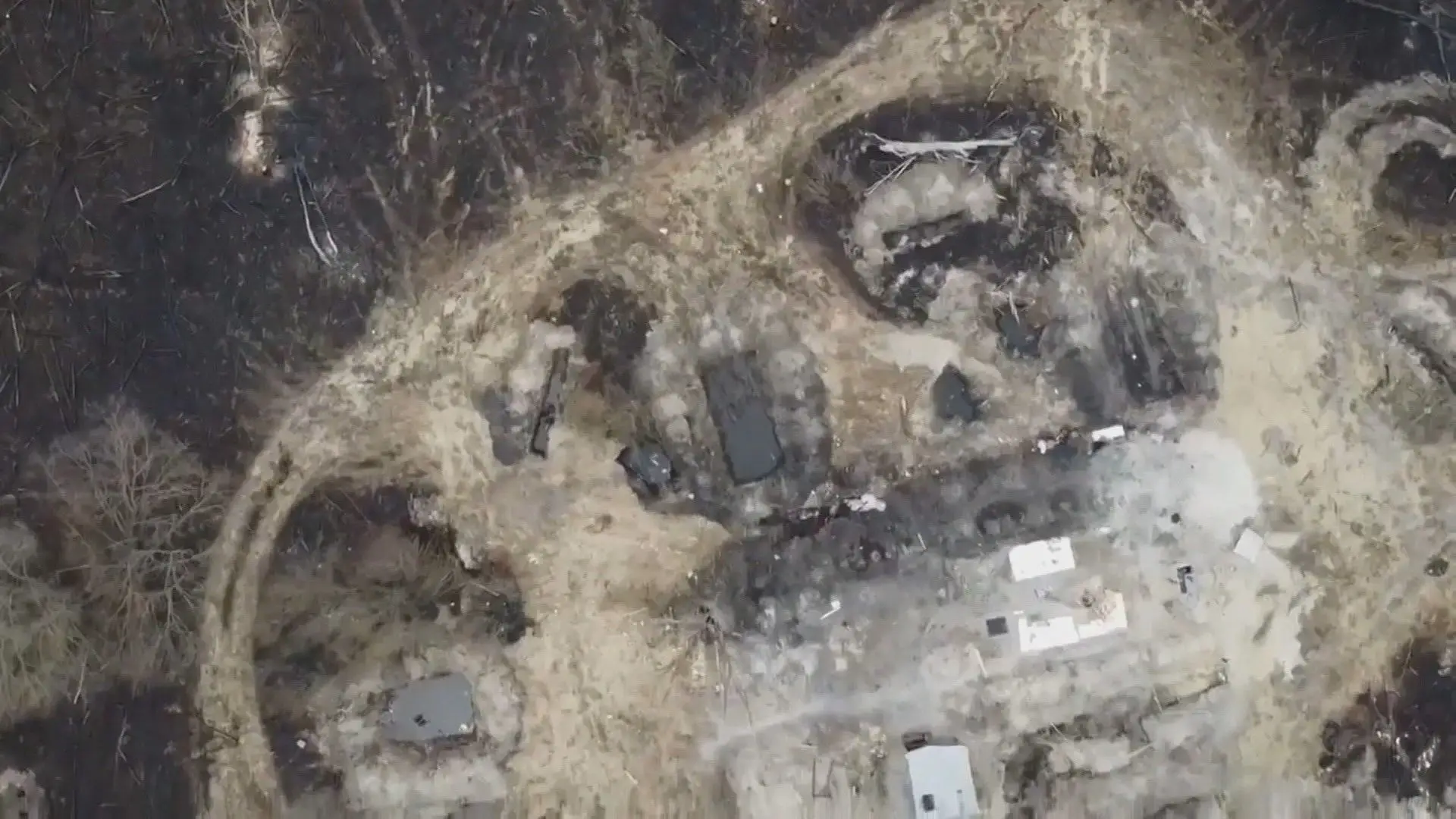 Ucrânia garante que exército russo escavou trincheiras junto à central nuclear de Chernobyl