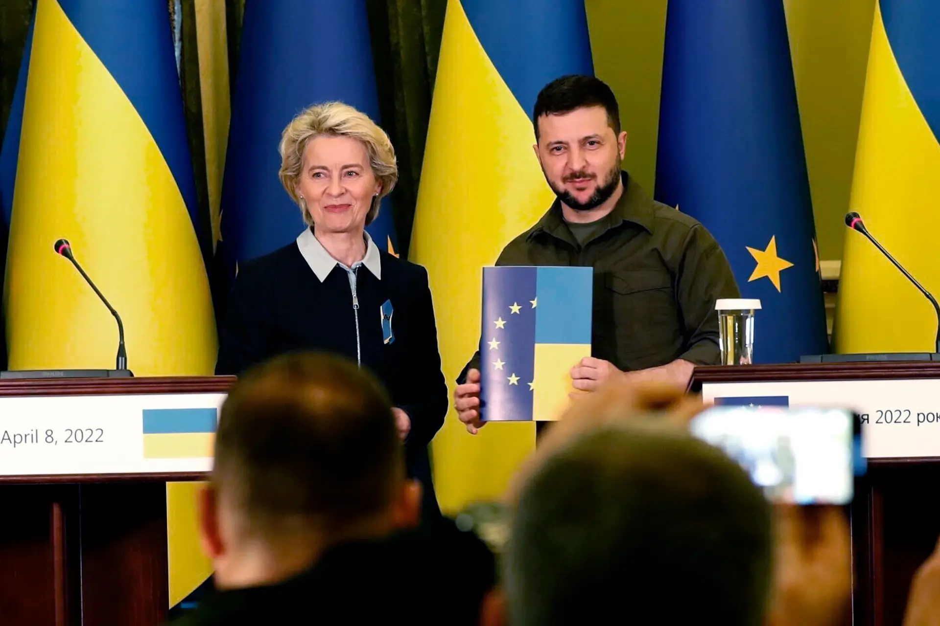 Von der Leyen entrega a Zelensky processo de entrada na UE: “Estamos aqui para dar uma resposta positiva”