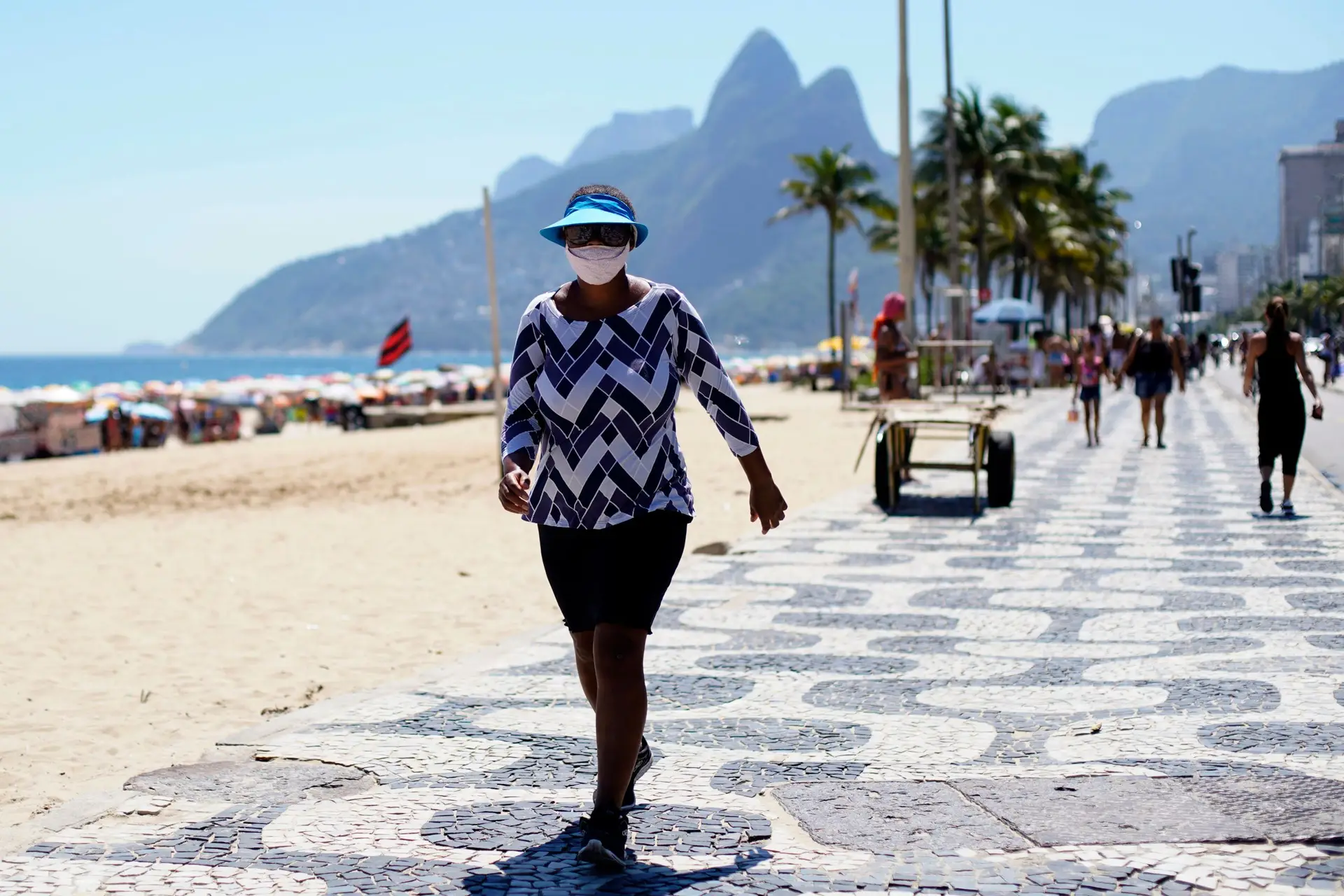 Covid-19: Brasil declara em “fase de extinção” a terceira vaga da pandemia