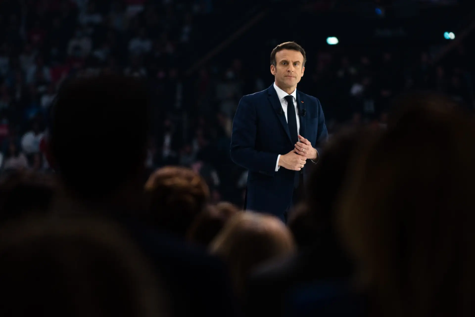 “Aparente sucesso na frente internacional” coloca Macron “cada vez mais distante” dos problemas dos franceses