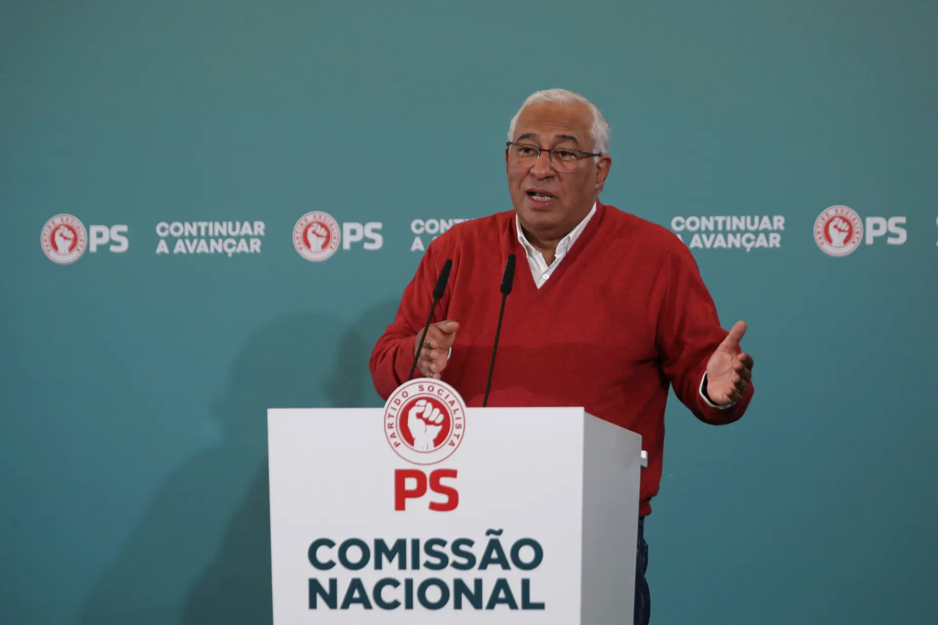 Costa diz que mexer nos salários iria criar uma “espiral inflacionista”