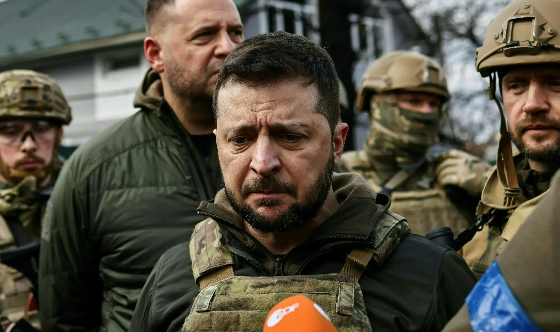 Zelensky: “Ninguém quer negociar com quem tortura uma Nação, mas não podemos perder a oportunidade de uma solução diplomática”