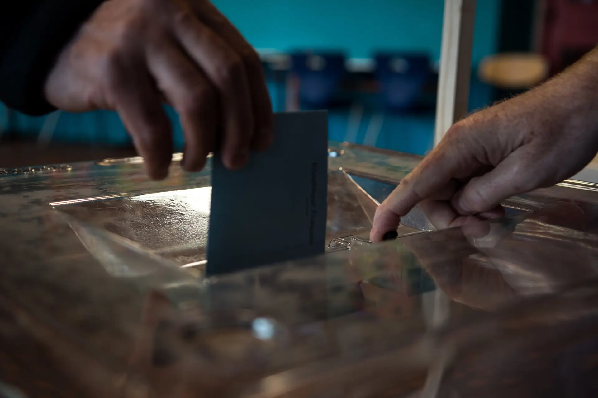 Presidenciais em França: 65% dos eleitores já votaram