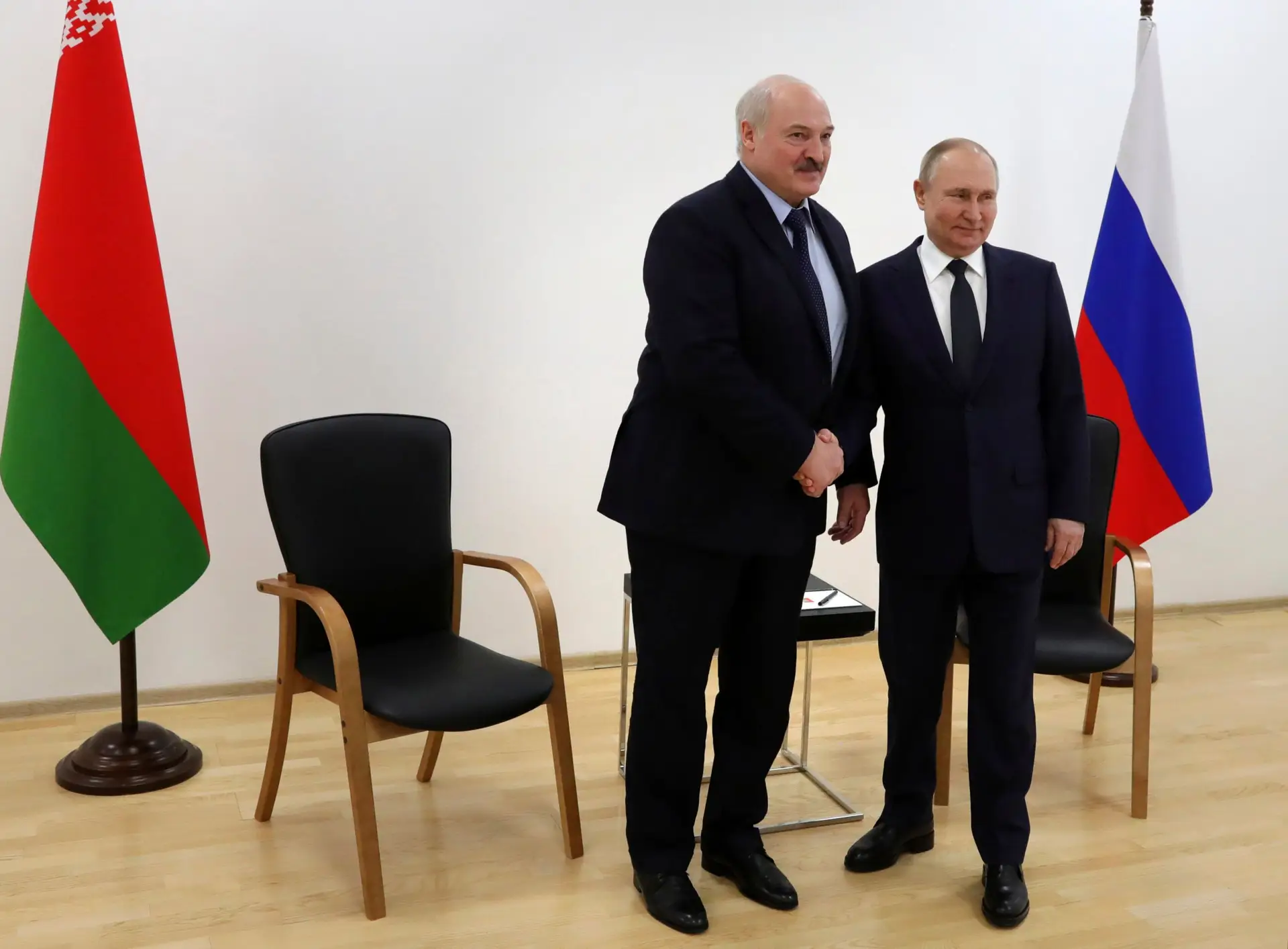 Encontro entre Putin e Lukashenko: primeira deslocação do Presidente russo desde invasão à Ucrânia