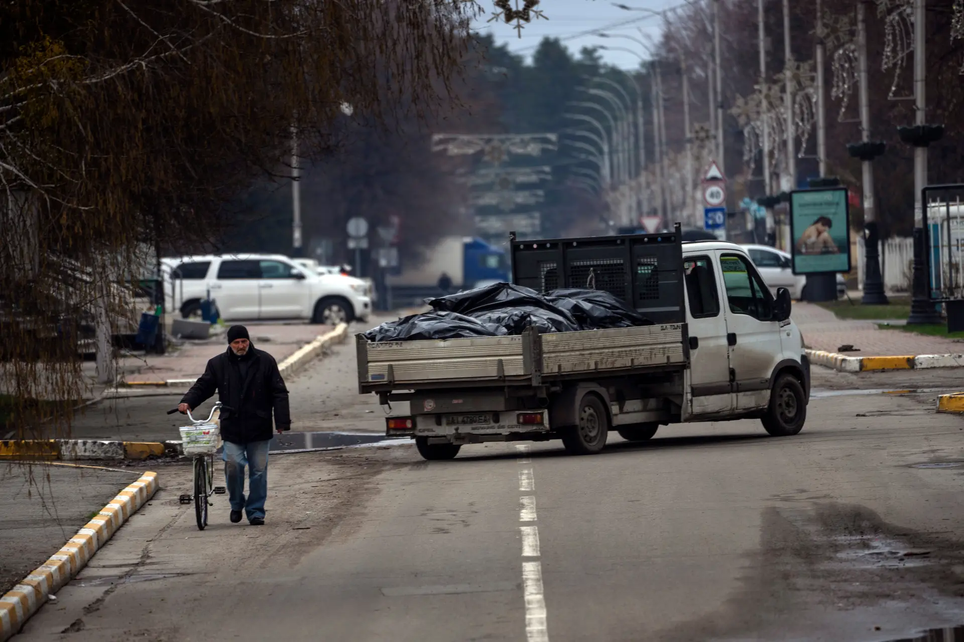 Guerra na Ucrânia: centenas de moradores regressam a casa nos arredores de Kiev
