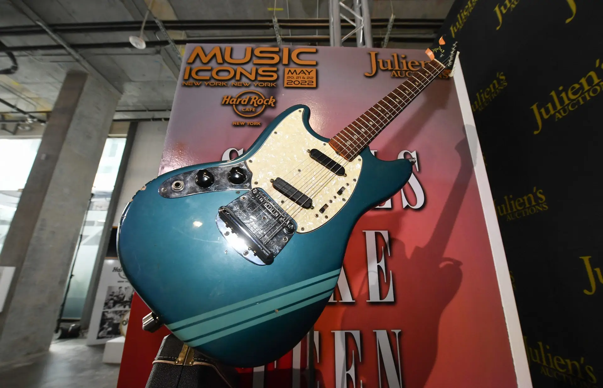 Guitarra Mustang Fender de 1969 tocada por Kurt Cobain em “Smells Like Teen Spirit” em 1991