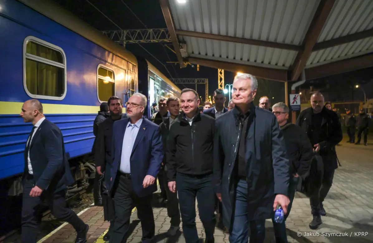 Presidentes da Polónia, Lituânia, Letónia e Estónia estão a caminho de Kiev