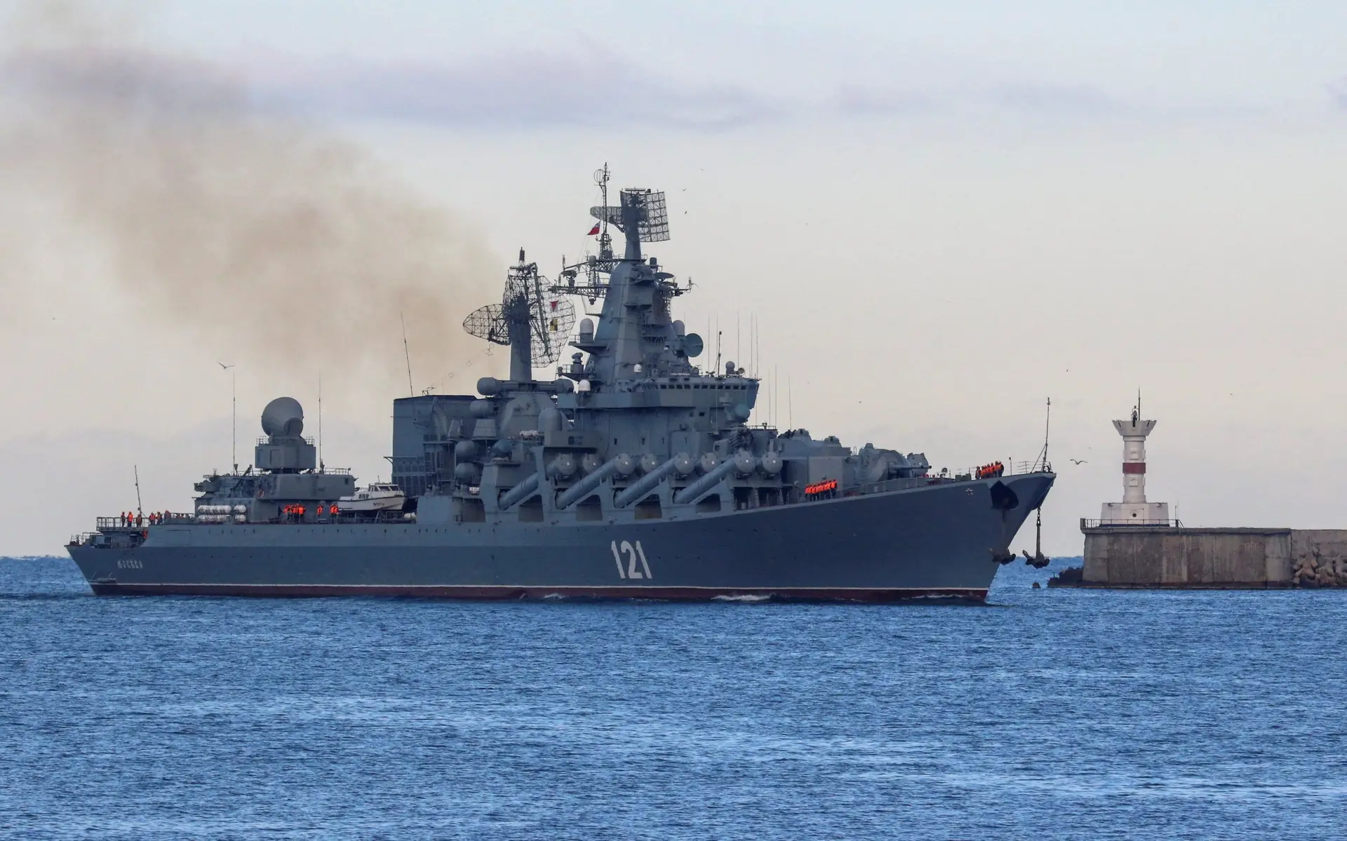 Rússia confirma que navio Moskva afundou no Mar Negro