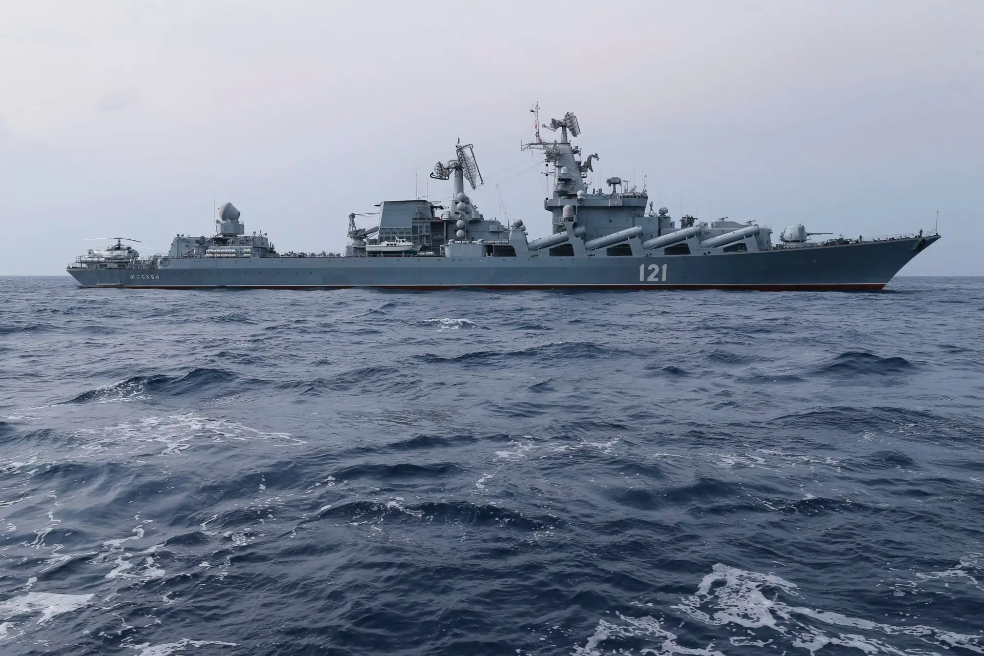 Serviços secretos britânicos acreditam que Moscovo vai rever presença militar no Mar Negro após ataque a navio Moskva