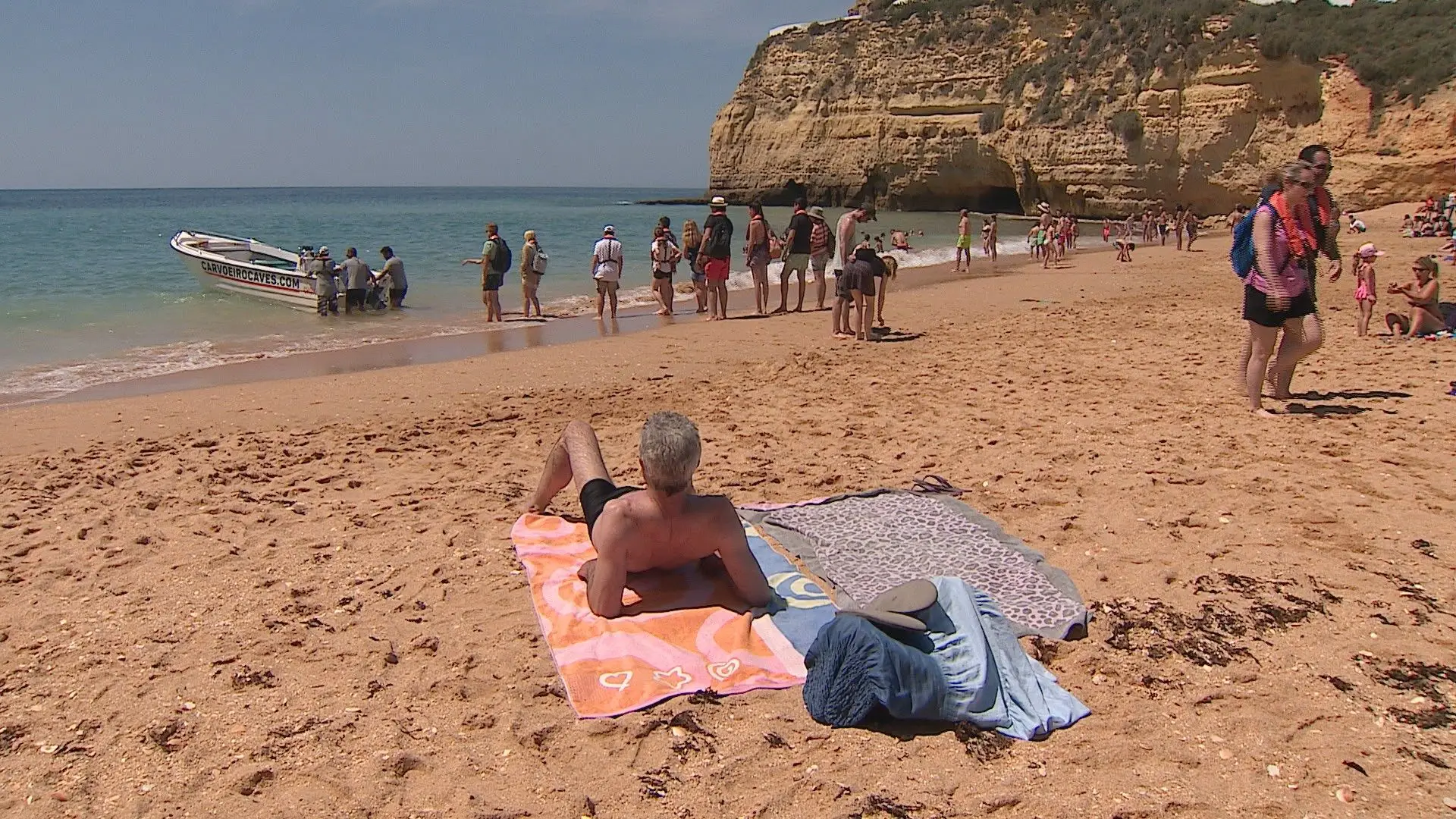 Bom tempo traz turistas na Páscoa e faz o Algarve voltar a tempos de pré-pandemia