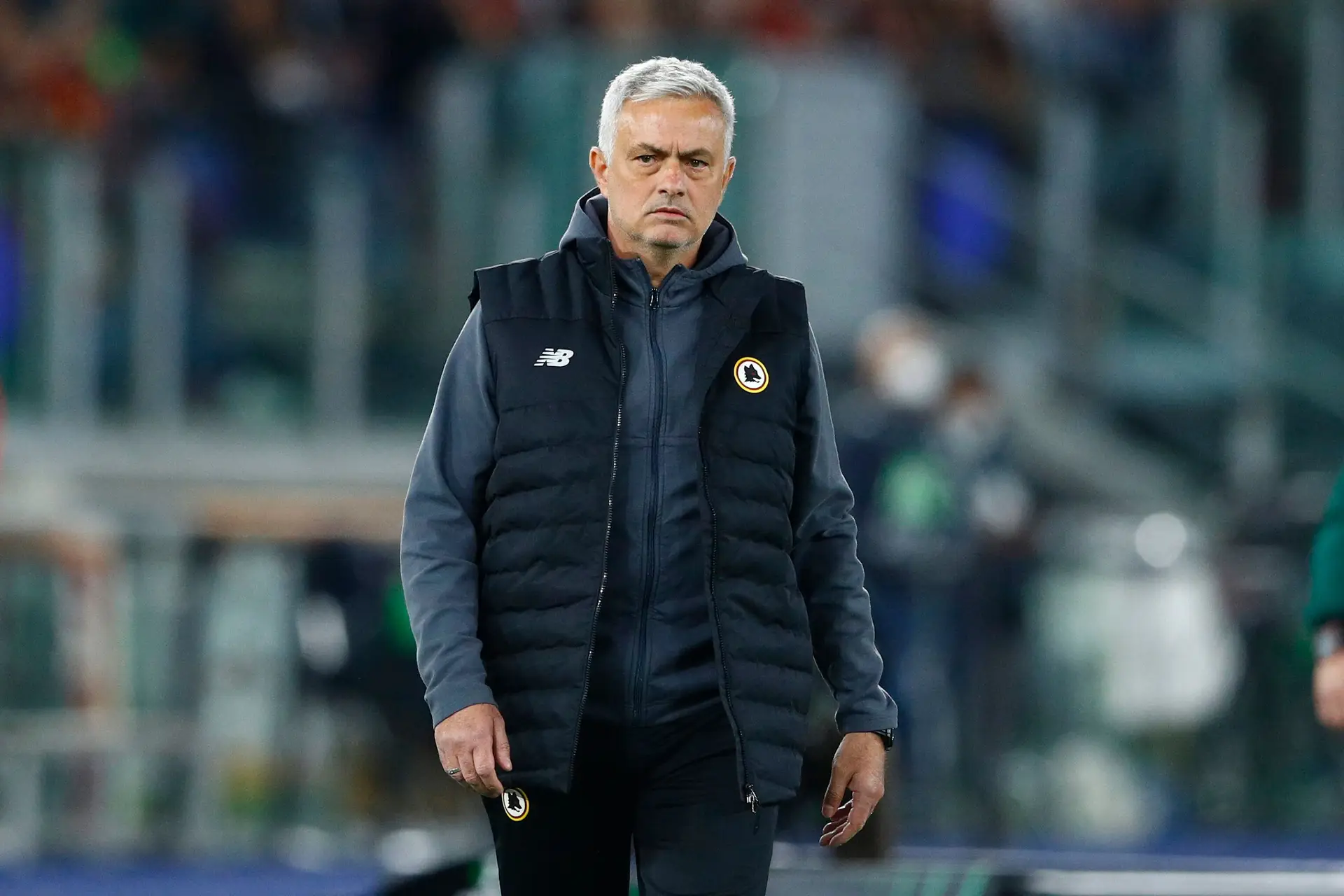 José Mourinho visita “santuário” de Diego Maradona em Nápoles